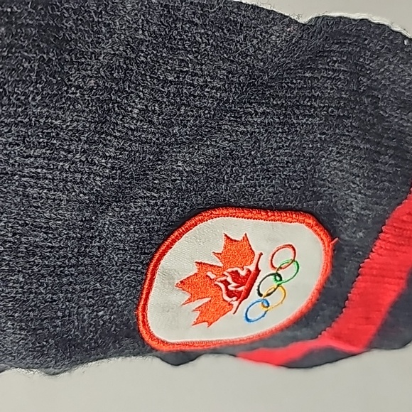 Hudson's Bay Canada Olympic Scarf - Picture 3 of 8